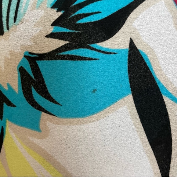 Relaxed plus size floral print lightest top - Picture 9 of 9